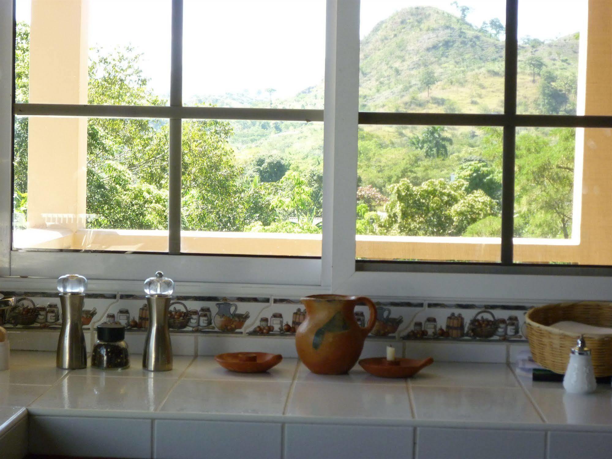 Hotel La Escalinata Copán エクステリア 写真