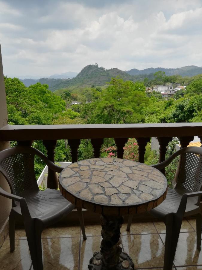 Hotel La Escalinata Copán エクステリア 写真